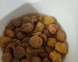 A picture of step 1 of Alu bukhary ki chutney.
