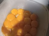 Torta con piña y rocklets de colores