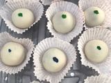 Pau kacang hitam dan Kaya