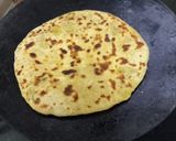 A picture of step 6 of Dal stuffed paratha.