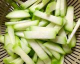 Hình bước làm 1 của món Bí xào tôm thẻ
