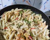 A picture of step 10 of White sauce pasta.