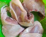 Foto langkah ke 1 dari resep Ayam Goreng Kremes Bumbu Kuning.