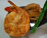 รูปขั้นตอนการทำที่ 5 ของ กุ้งผัดกระเทียมและเห็ดฟาง