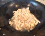 A picture of step 4 of Chow Fun(Instant Spice Mix Version).