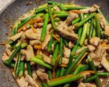 Foto langkah ke 5 dari resep Stir fried garlic scapes.