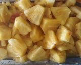 Foto langkah ke 3 dari resep Rujak nanas potong.