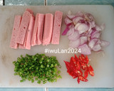 Foto langkah ke 1 dari resep Nasi Telor Hongkong.