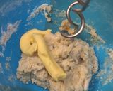 Foto langkah ke 3 dari resep Roti Kelopak Bunga Isi Ayam Kecap.