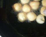A picture of step 2 of Dahi Bhalla.