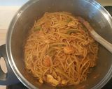 Foto del paso 6 de la receta: Tallarines con pollo en salsa de soja