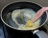 Foto langkah ke 4 dari resep Ayam Goreng Saus Mentega.