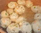 Foto langkah ke 3 dari resep Bakso Ayam Saus Tomat - Chicken Meatballs Tomato Sauce.