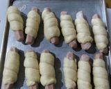 Foto langkah ke 4 dari resep Sausage Roll Bread (Roti Sosis Gulung). Empuk!.