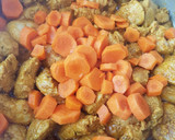 Foto del paso 3 de la receta: Patatas con pollo. en adobo andaluz olla rápida