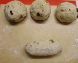 Foto langkah ke 5 dari resep Butter Raisin Bread.