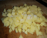 Foto del paso 1 de la receta: Tortilla con papas, chorizo y cebolla, gratinada con queso