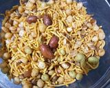 A picture of step 1 of Namkeen mixture bhel.
