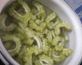 Foto langkah ke 2 dari resep Pare Tumis Teri.