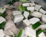 Foto langkah ke 4 dari resep Sup Ayam Tahu Putih.