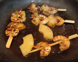 Foto del paso 4 de la receta: Brochetas de gambas cajún con piña