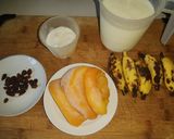Foto del paso 1 de la receta: Smoothie de plátano enano, mango y pasás