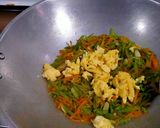 Foto langkah ke 5 dari resep Oseng Buncis Wortel.