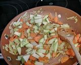 Foto del paso 3 de la receta: Tallarines con salsa de verduras, gambas y soja