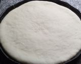 Foto del paso 6 de la receta: Pizza de muzzarella con morrón verde y aceitunas negras