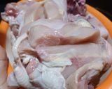 Foto langkah ke 2 dari resep 639. Ayam Ungkep Bumbu Kuning.