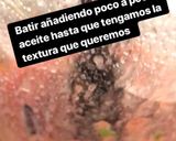 Foto del paso 2 de la receta: Sopa de tomate con albahaca acompañado de tropezones de aguacate, cebollaMorada y fresa