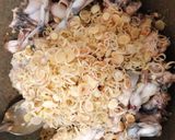 Hình bước làm 2 của món Ếch Xào Sả Ớt