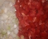 Foto del paso 1 de la receta: Huevo con salchichas, jitomate y cebolla 🍅🧅😋😋