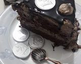 A picture of step 9 of Chocolate coins cake.