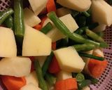 عکس مرحله 1 از دستور خوراک هویج و سیب زمینی بدون گوشت 🥕