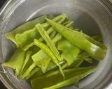 A picture of step 2 of Hari Mirchi 🌶️ Ka Halwa.