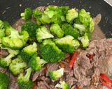 Foto langkah ke 6 dari resep Tumis Sapi Brokoli Saos Tiram.