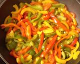 Foto del paso 3 de la receta: Tallarines con pimientos y gambas