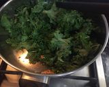 Foto del paso 2 de la receta: Kale Salteado con ajo y sésamo #lacocinadegiri #kale #saludable