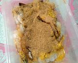 Foto langkah ke 2 dari resep Udang Goreng Ketumbar.