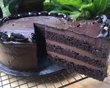 Gambar langkah 5 resipi Chocolate Blackout Cake.