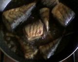 A picture of step 2 of Fried fish in coconut milk.