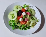 Une image de l'étape 7 de Brochettes de poulet et salade composée au fromage 🥗🍴.