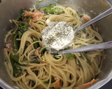 Foto del paso 4 de la receta: Pasta con salsa cremosa de salmón y bimi