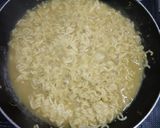 A picture of step 5 of Cheesy maggi.