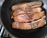 Foto del paso 4 de la receta Salmón a la sartén