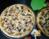 A picture of step 17 of Grilled Smoky Chicken pizza😋.