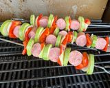Foto del paso 3 de la receta: Brochetas de chorizo argentino