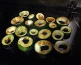 Une image de l'étape 5 de Courgettes grillées caramélisées aux épices espagnoles.