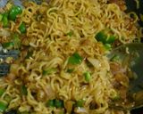 A picture of step 6 of Grilled maggi sandwich.
